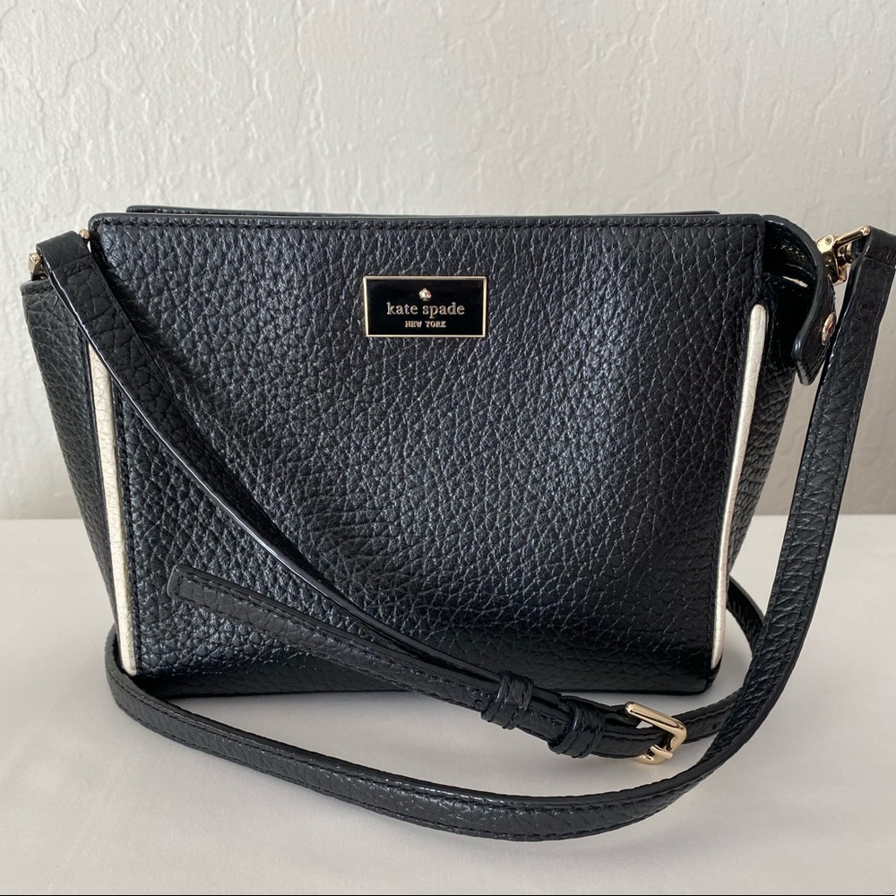 Kate Spade Black/white trim leather purse in excellent condition, with dust bag!
